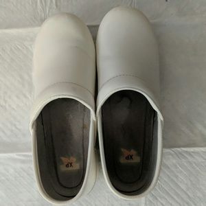 Nursing shoes